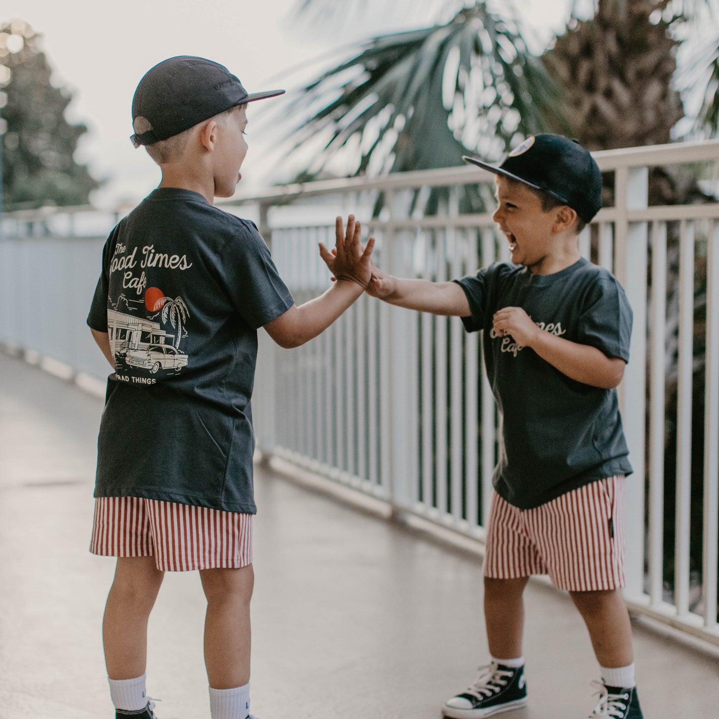 THE GOOD TIMES CAFE TEE - COAL