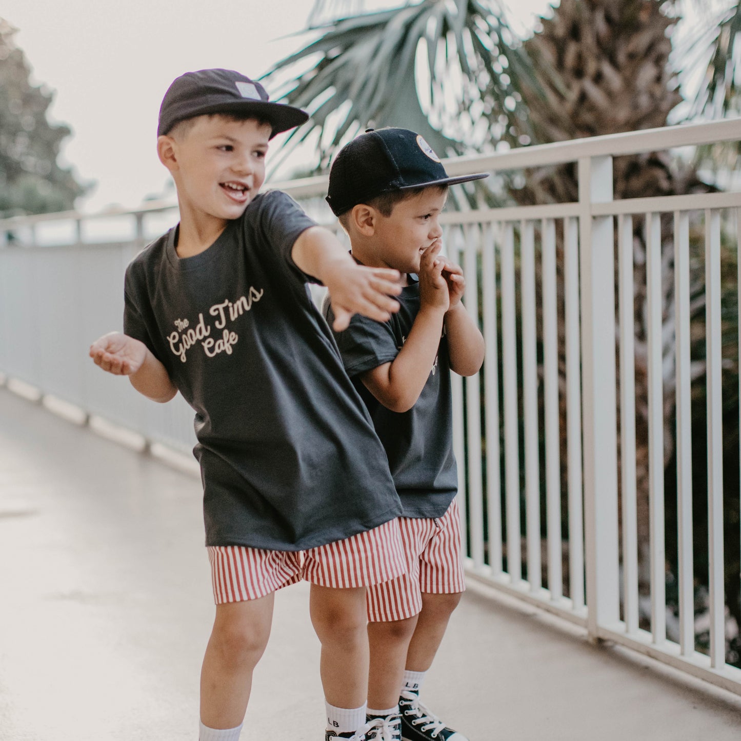 THE GOOD TIMES CAFE TEE - COAL