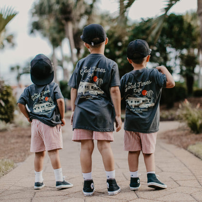 THE GOOD TIMES CAFE TEE - COAL