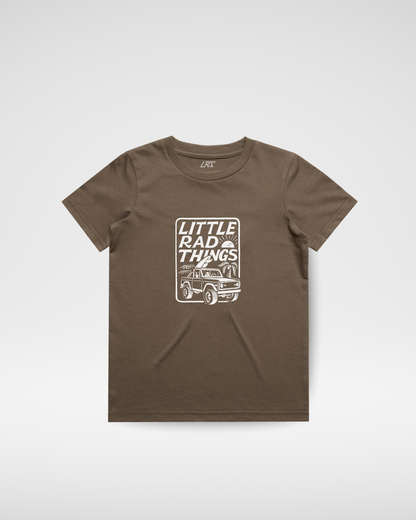 THE BRONCO LITTLE RAD THINGS TEE - BROWN